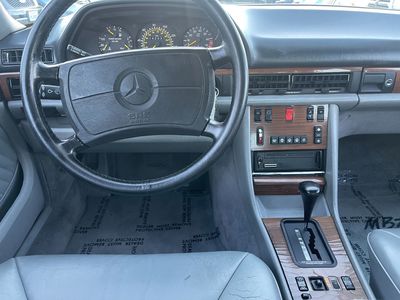 1990 Mercedes-Benz 300-Class 300 SE