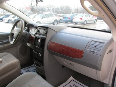 2008 Chrysler Town & Country LX Minivan