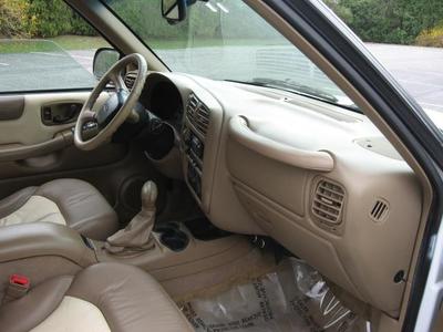 2000 Chevrolet Blazer LS 4dr LS SUV