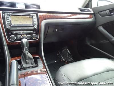 2012 Volkswagen Passat V6 SEL Premium Navigation ONE OWN Sedan