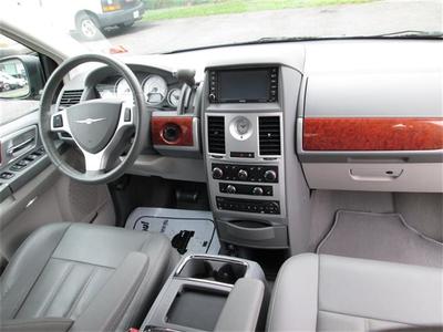 2009 Chrysler Town & Country Touring Minivan